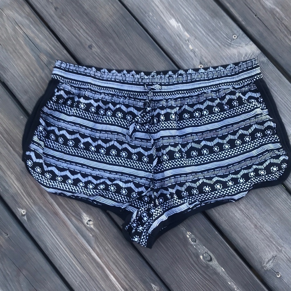 Kensie Cute Pattern Shorts Size XL
